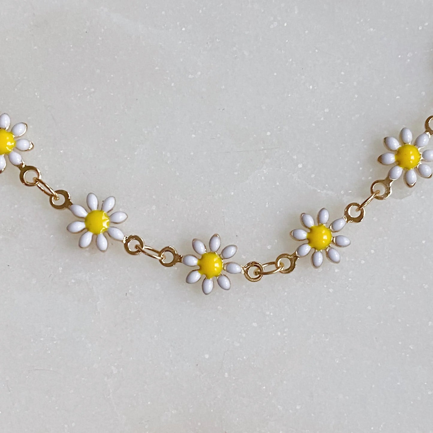 All Around Daisy Necklace - Floral Charm Jewelry