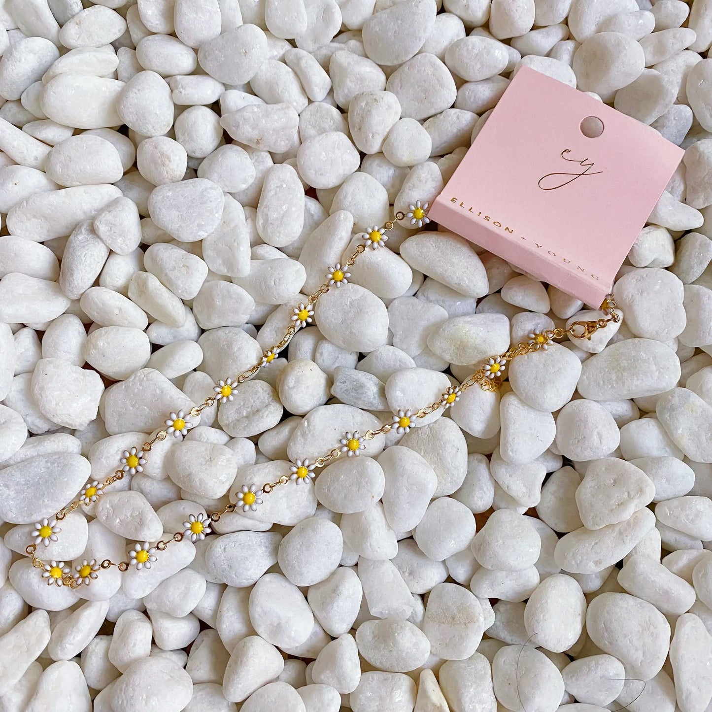 All Around Daisy Necklace - Floral Charm Jewelry