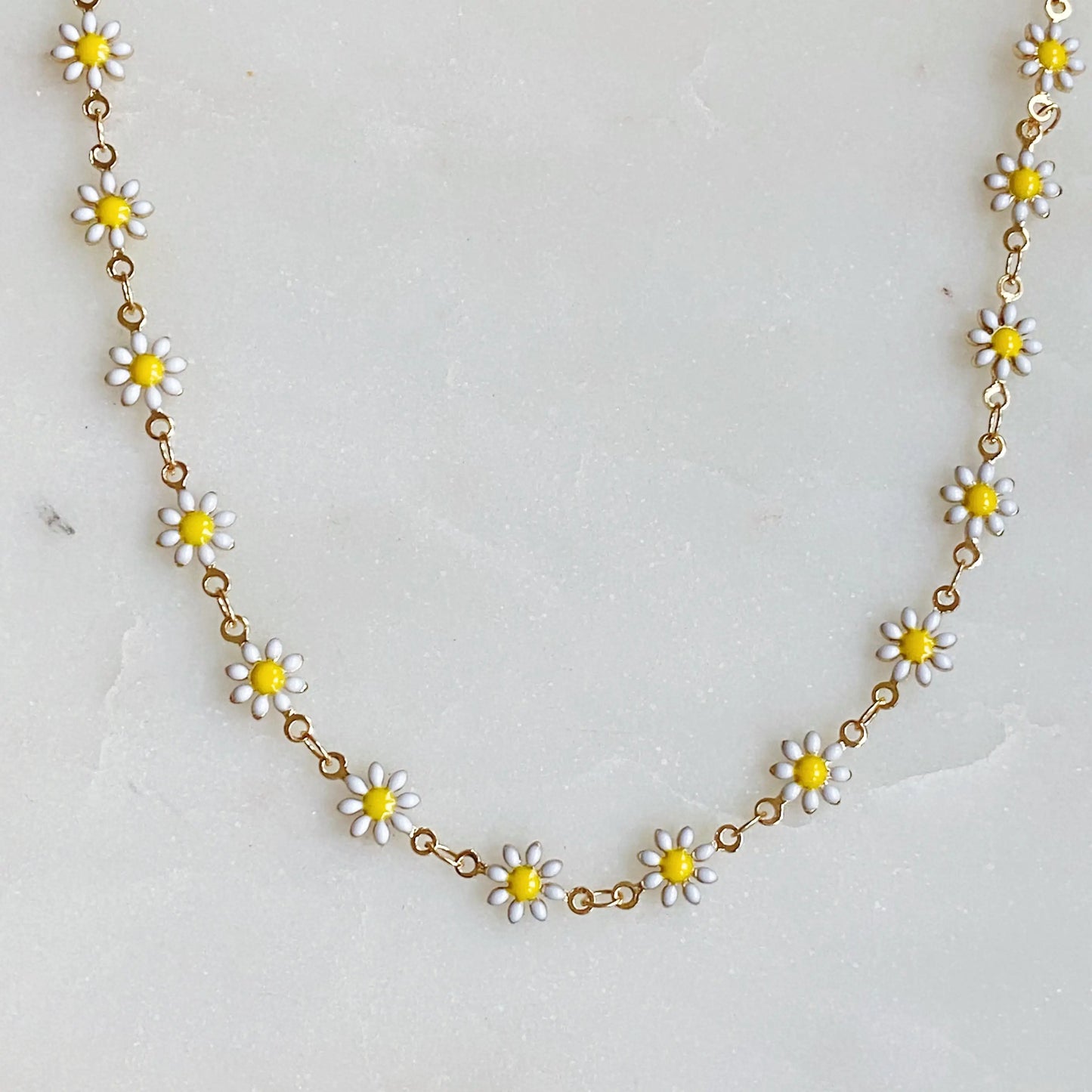 All Around Daisy Necklace - Floral Charm Jewelry